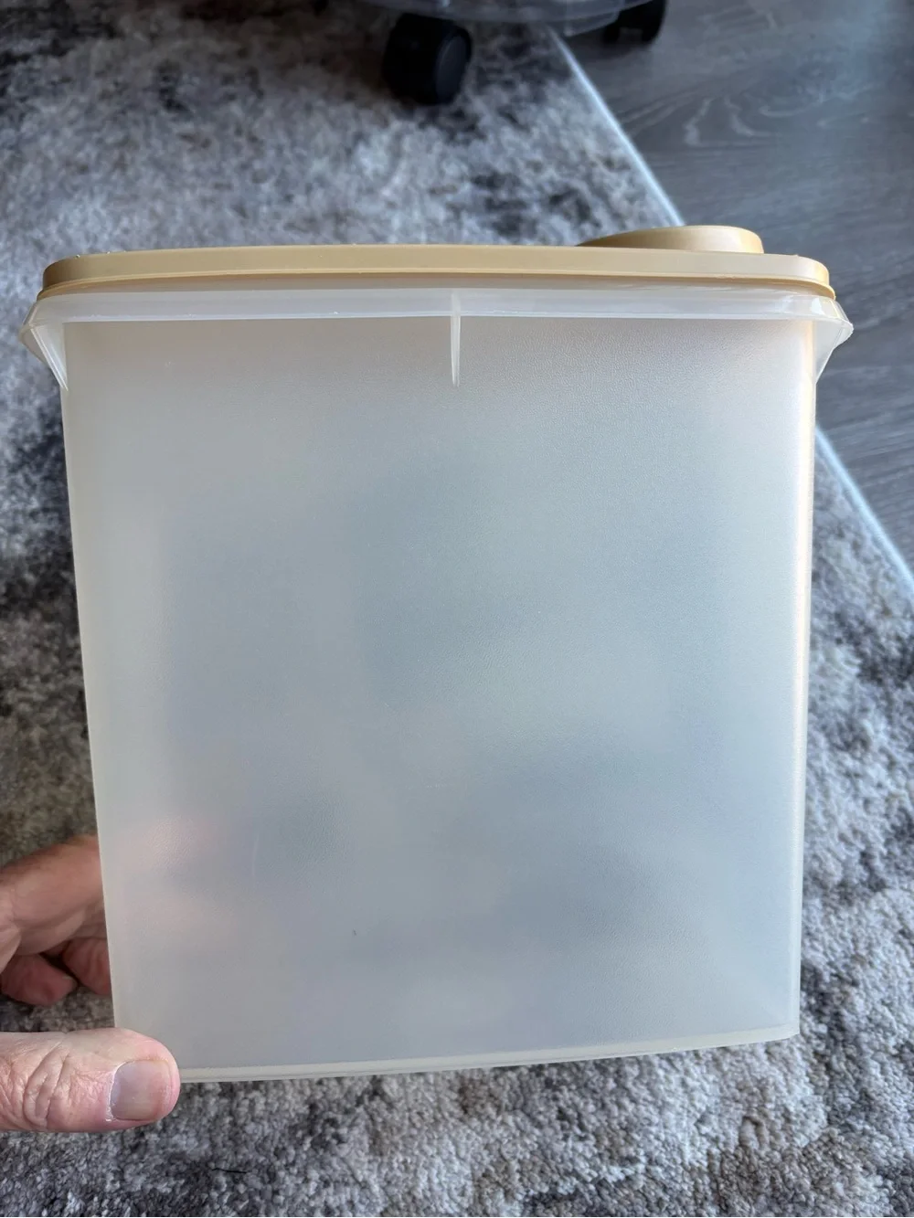Tupperware Beige Food Storage Container Lid with Flip Pour Spout